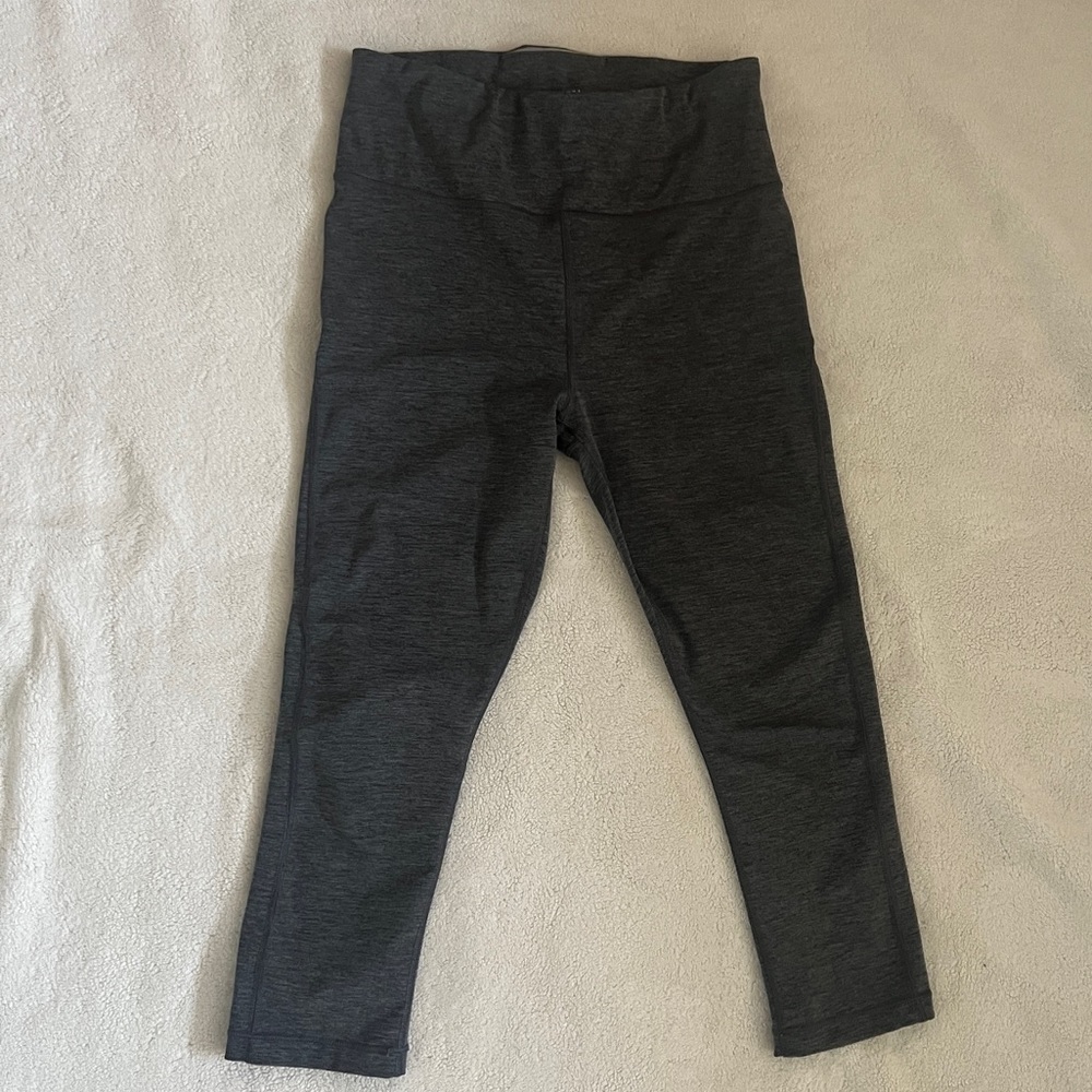 BARELY WORN Athelta Ultimate Stash Pocket Capri Leggings (60% OFF!)